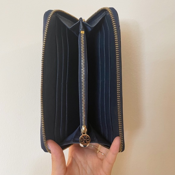 Tory Burch | Navy Patent Leather Zip Wallet - Picture 7 of 10